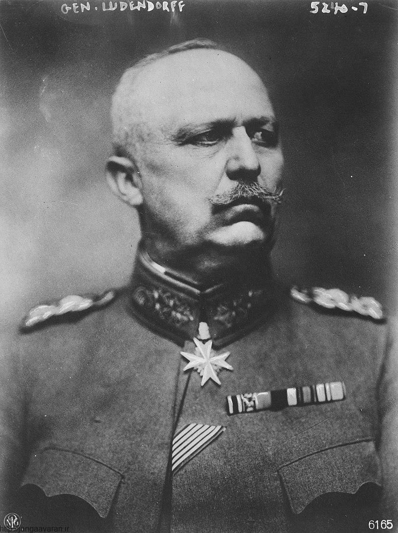 مارشال لودندورف رییس ستاد ارتش آلمان. شکست حمله سراسری آلمان در تابستان 1918 باعث شد او به قیصر توصیه کند جنگ را پایان دهد 