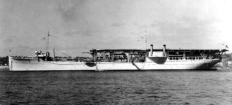https://upload.wikimedia.org/wikipedia/commons/0/00/USS_Langley_%28AV-3%29.jpg